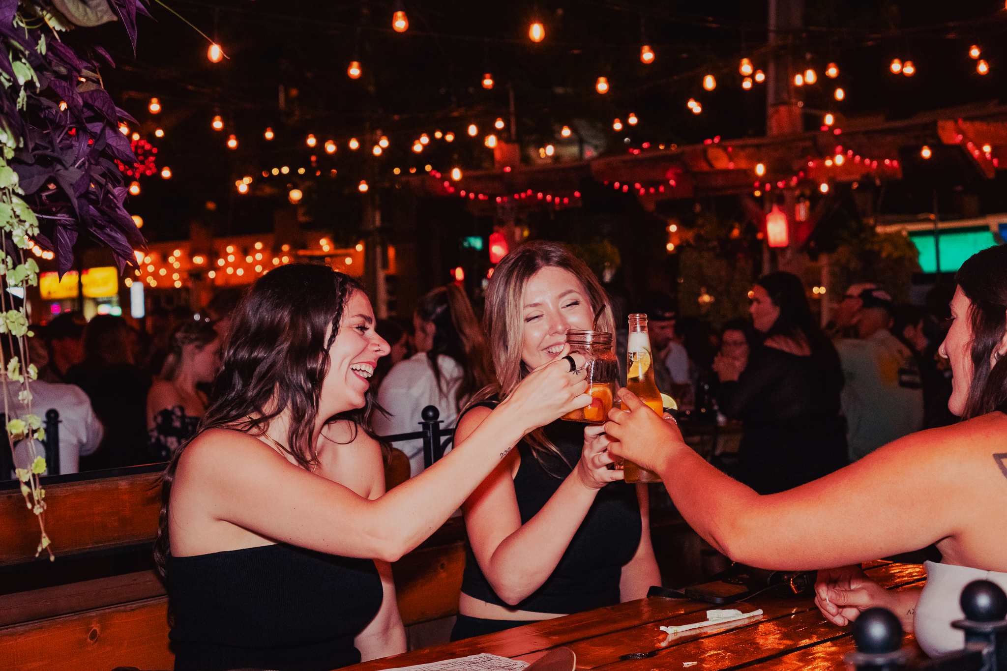 friens cheersing